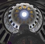Współczsny widok wnętrza Świętego Grobu - kopuła Anastasis